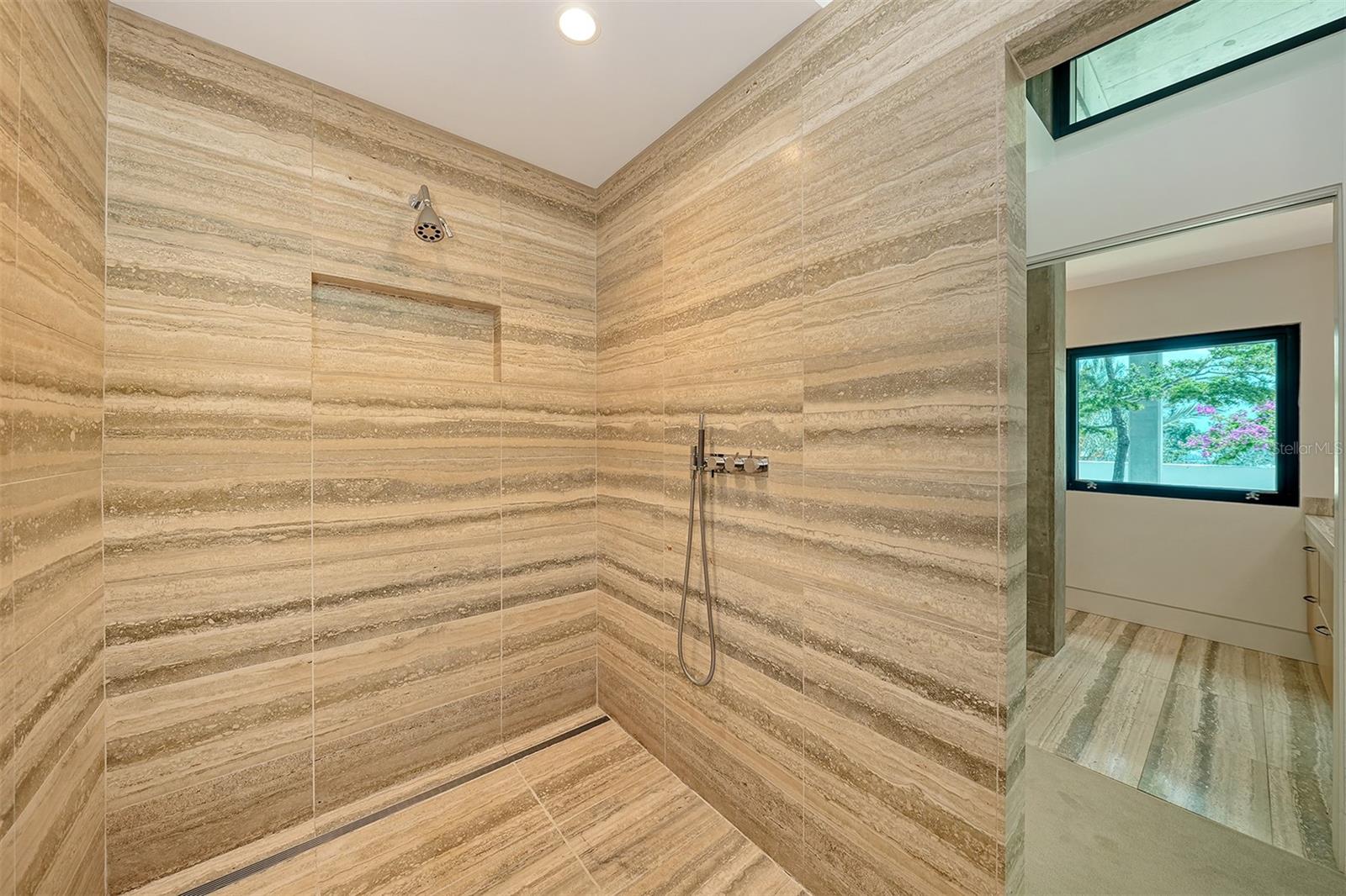 A4660281 Property Photo