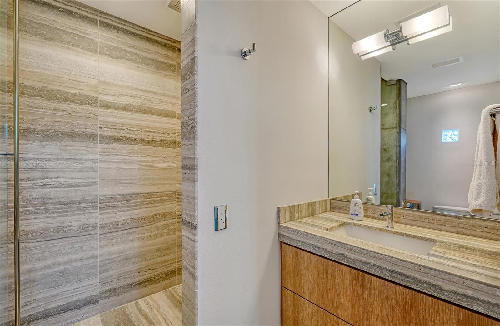 A4660281 Property Photo