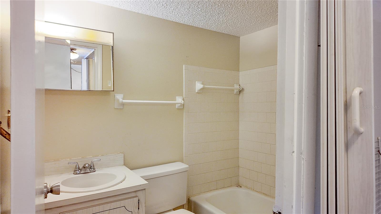 A4660289 Property Photo