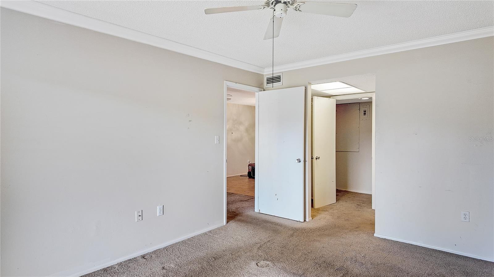 A4660289 Property Photo