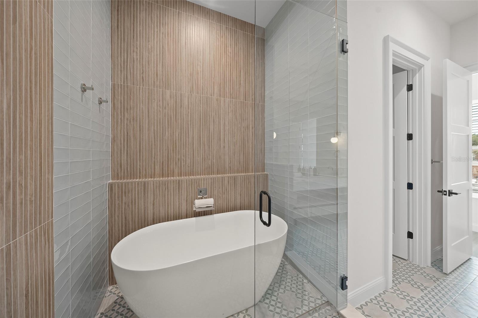 A4660324 Property Photo