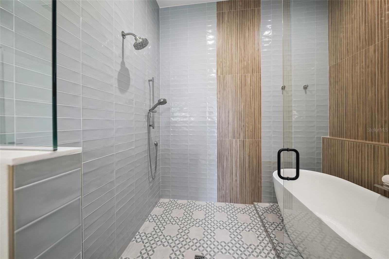 A4660324 Property Photo