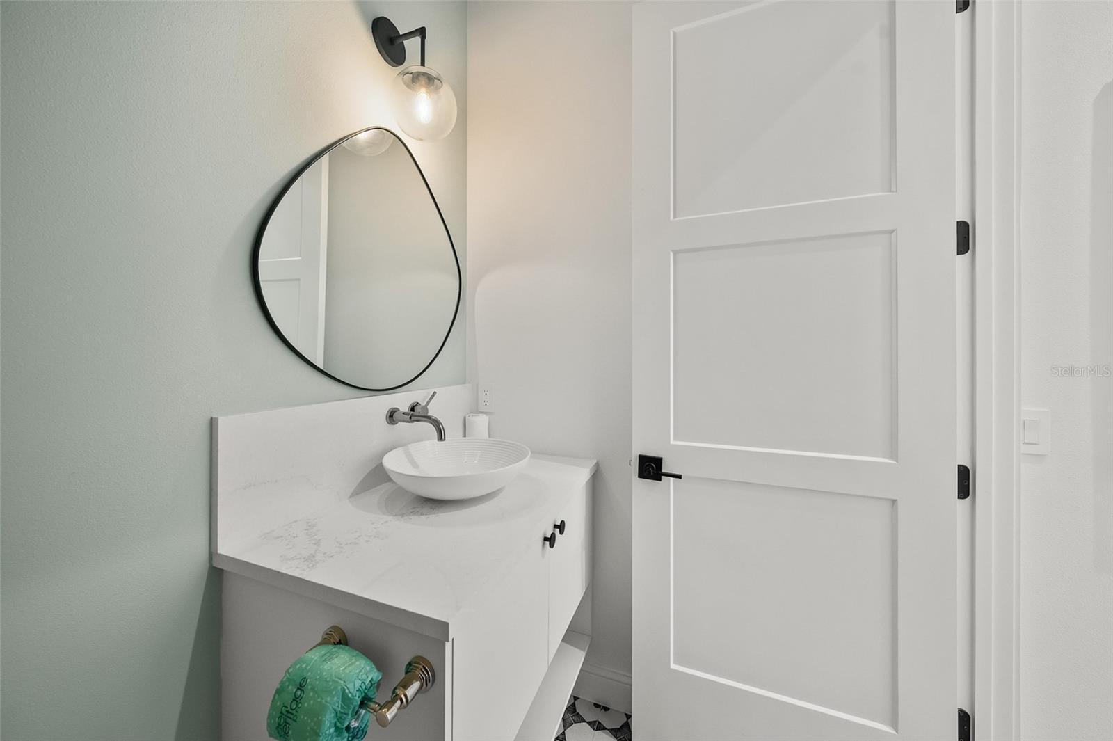 A4660324 Property Photo