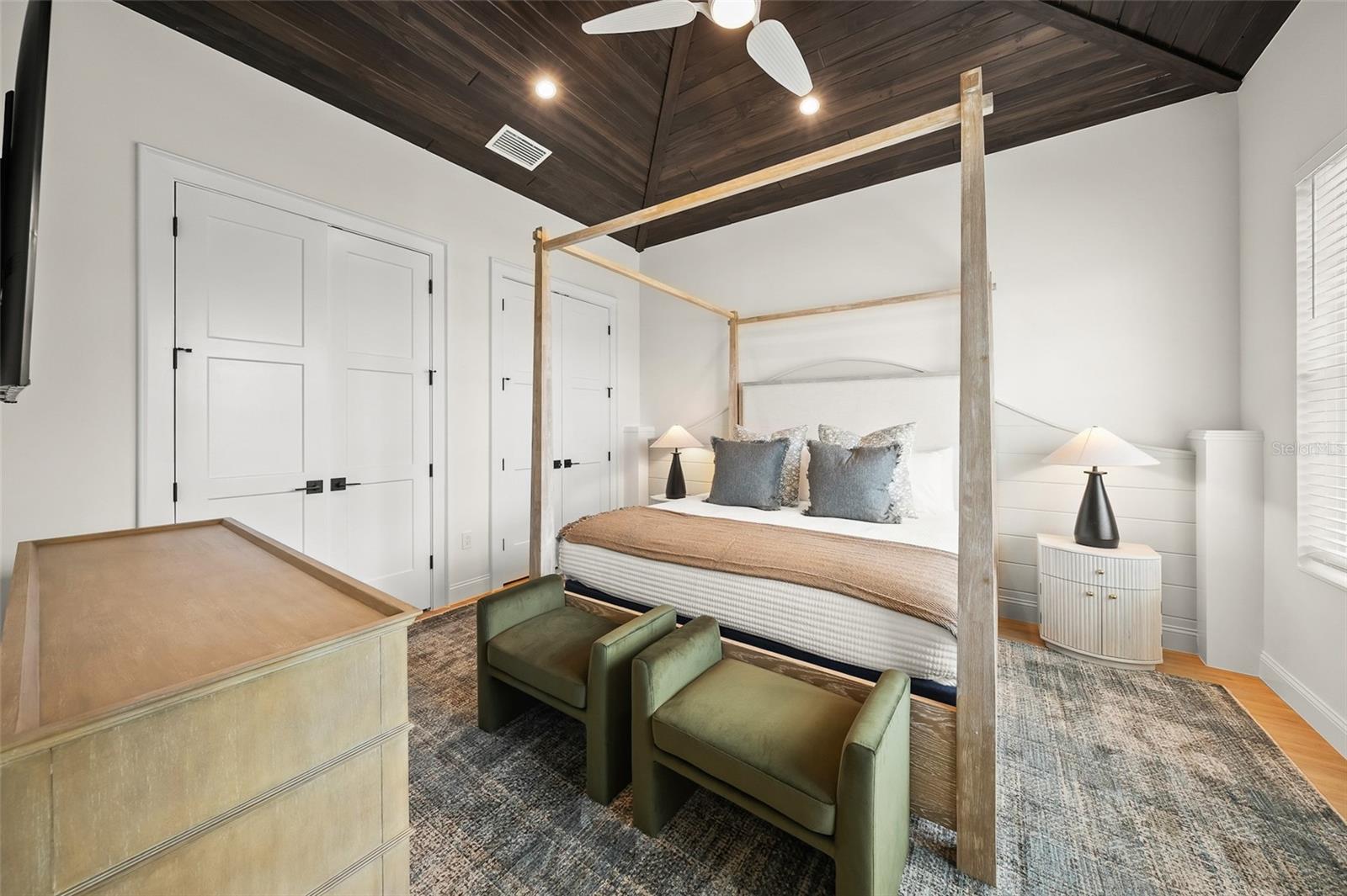 A4660324 Property Photo