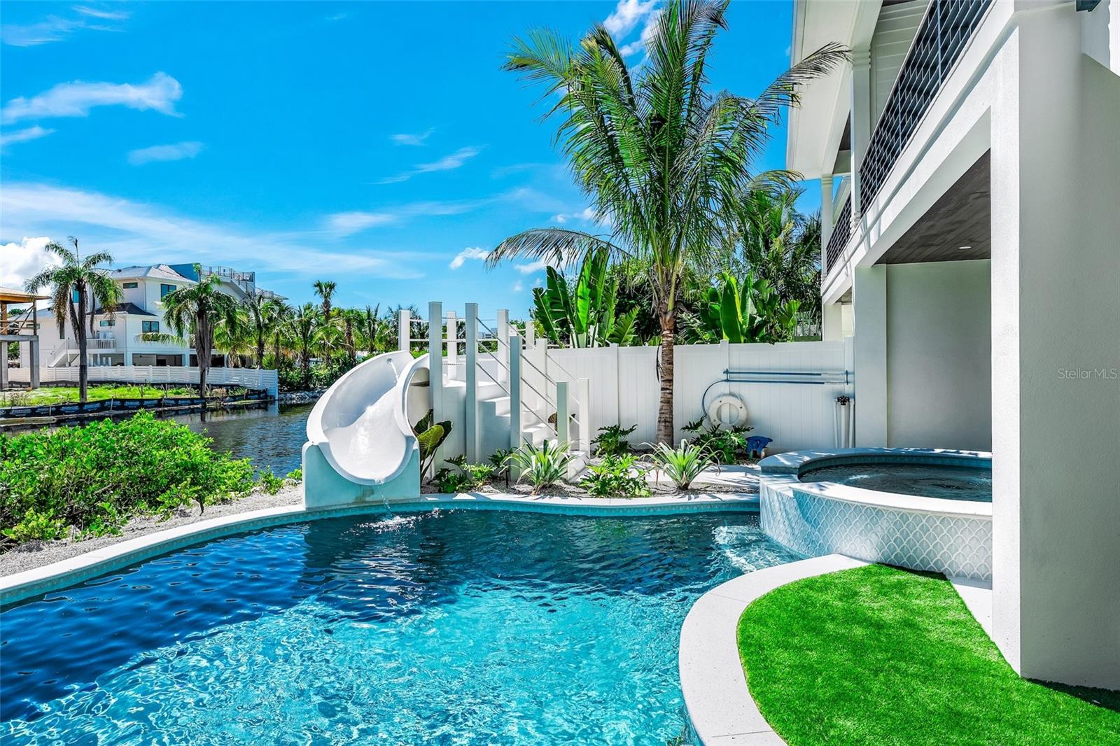 A4660324 Property Photo