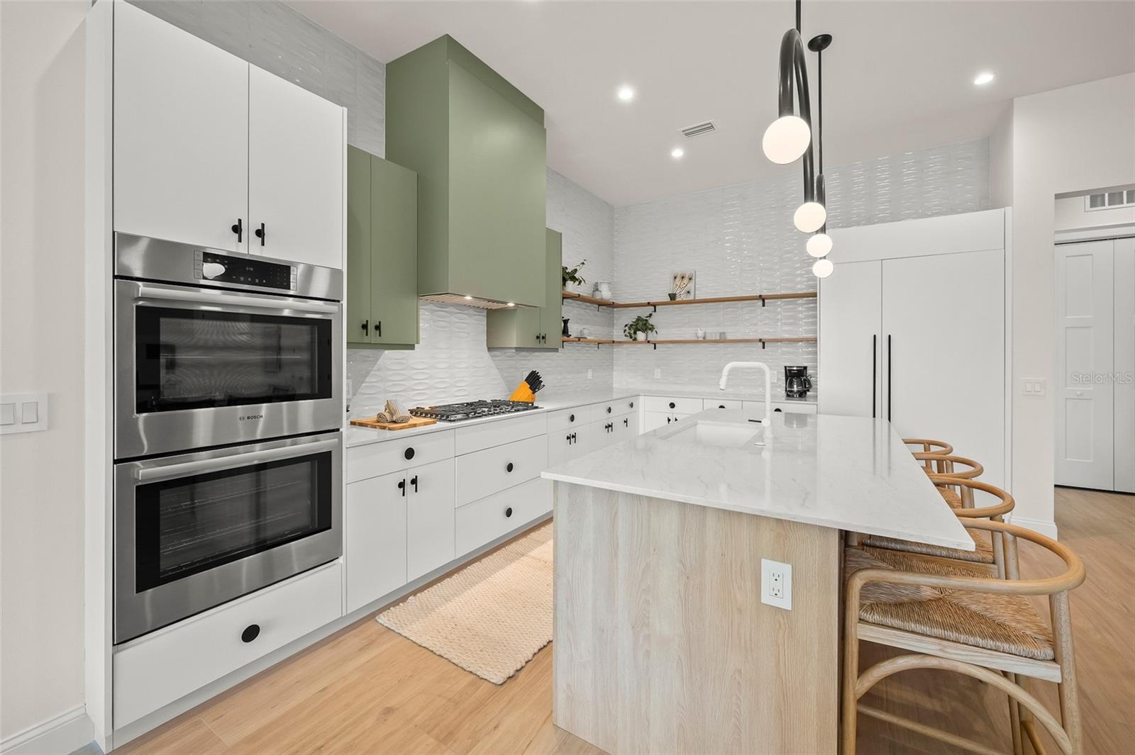 A4660324 Property Photo