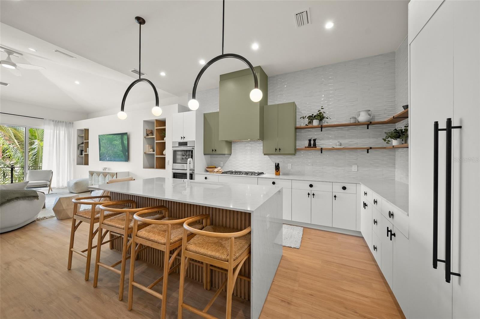 A4660324 Property Photo