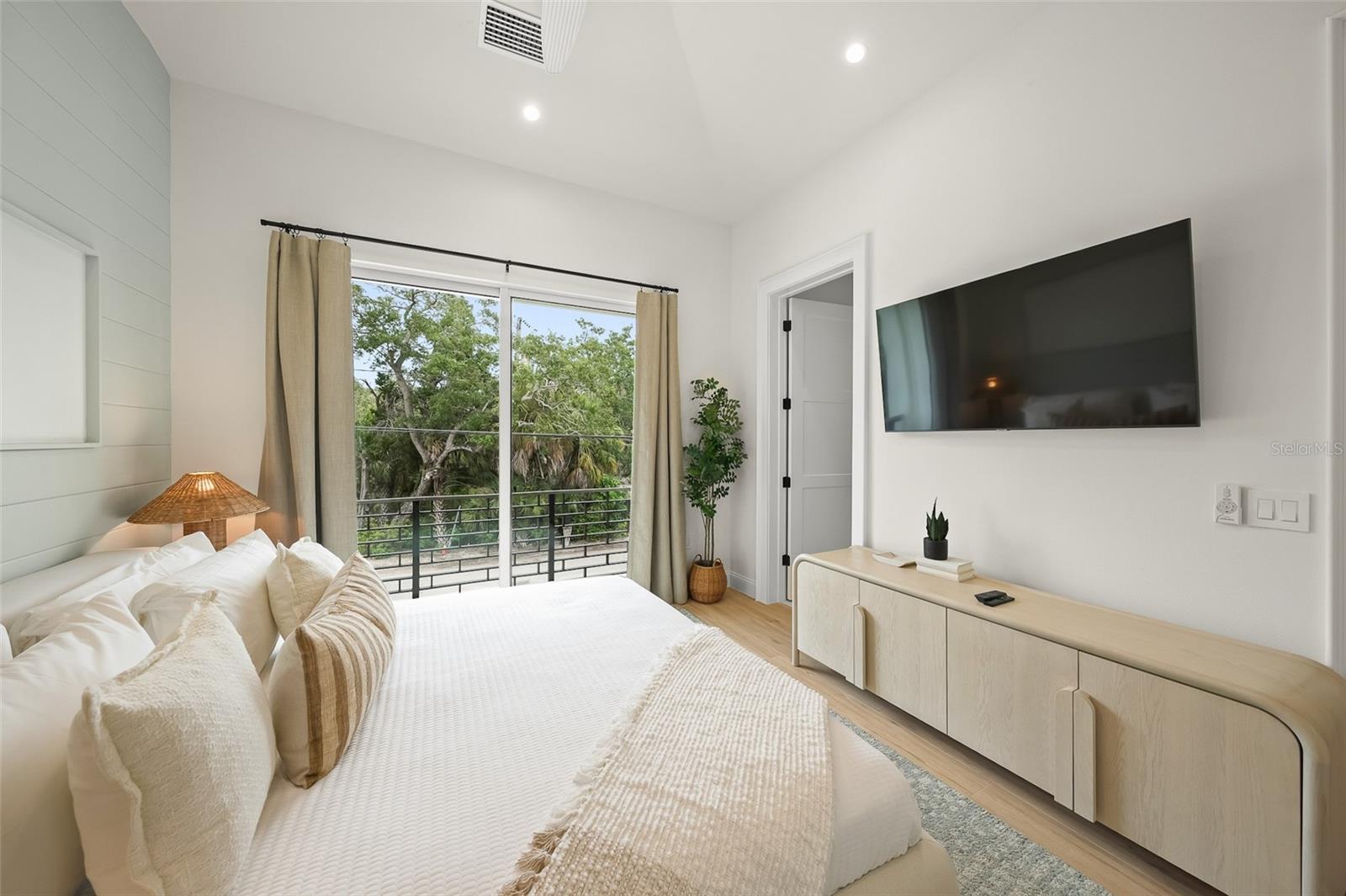 A4660324 Property Photo