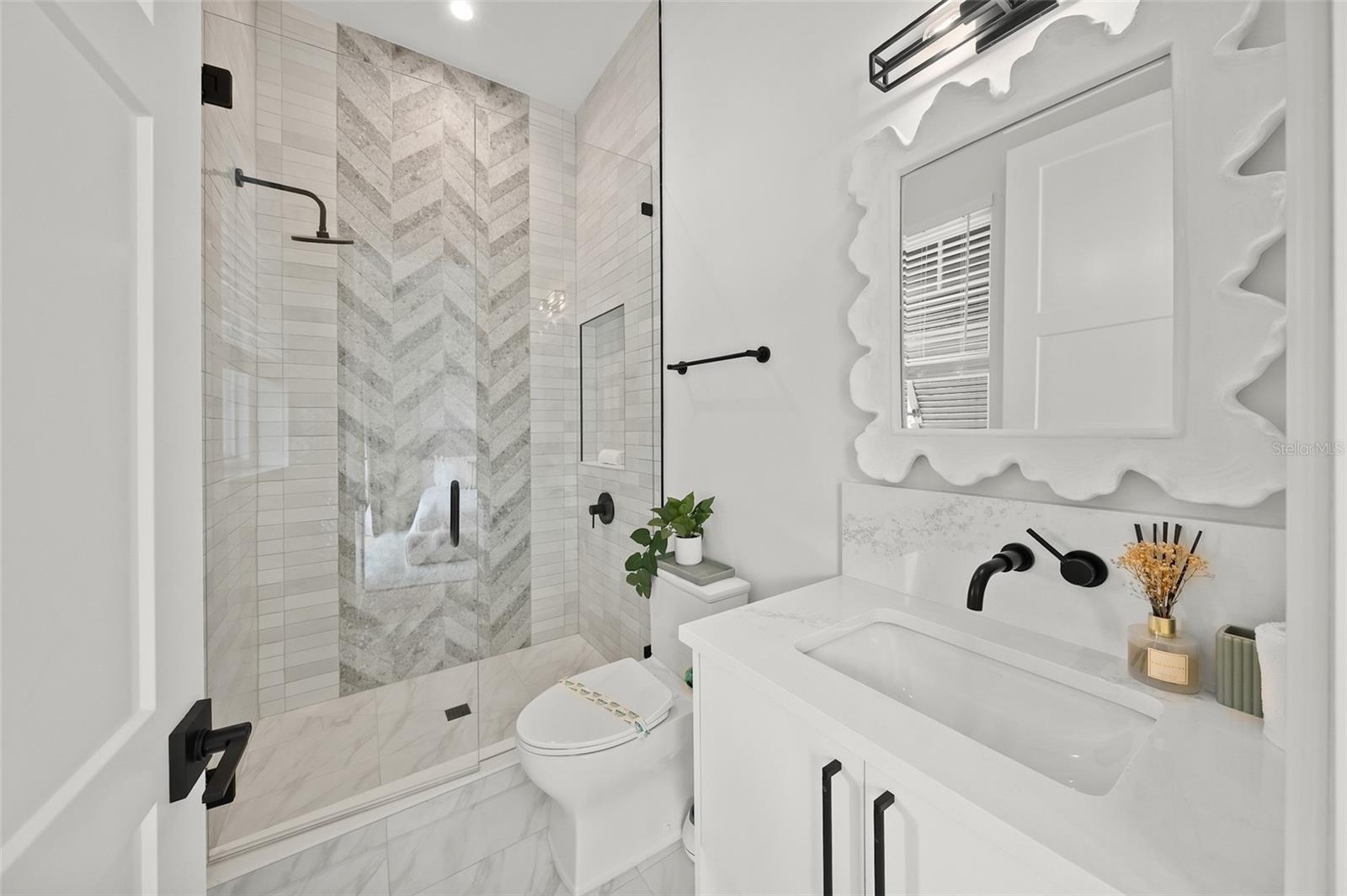 A4660324 Property Photo