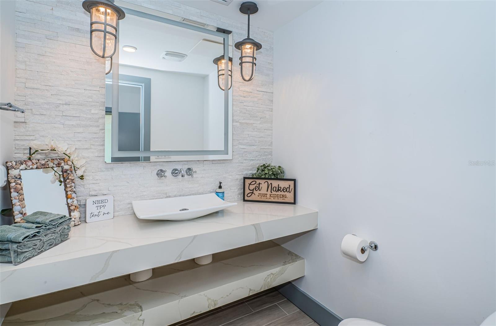 TB8412005 Property Photo