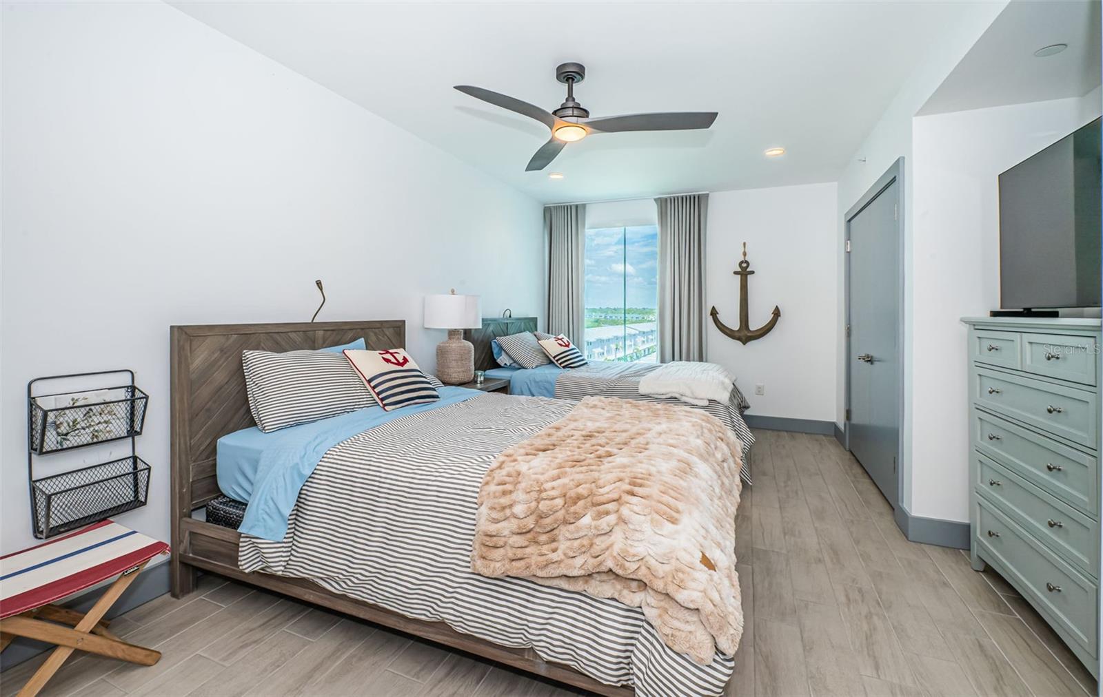 TB8412005 Property Photo