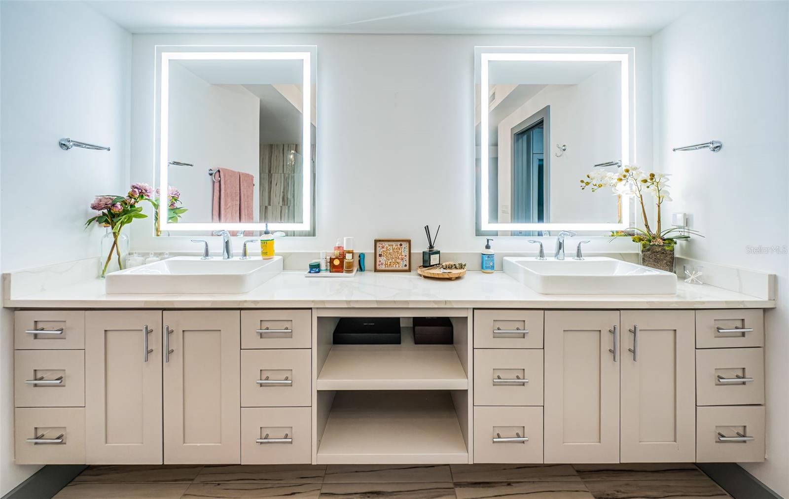 TB8412005 Property Photo