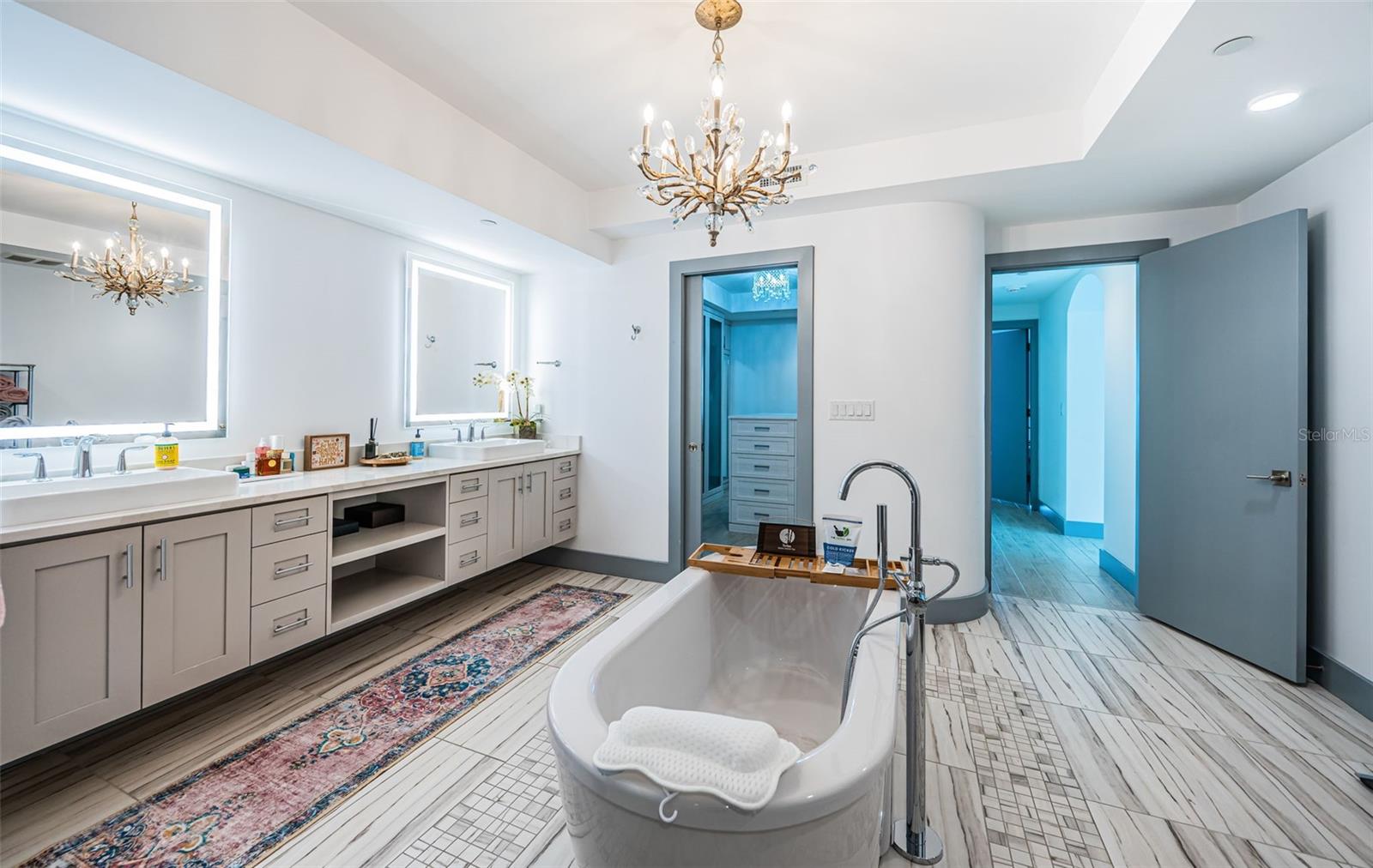 TB8412005 Property Photo