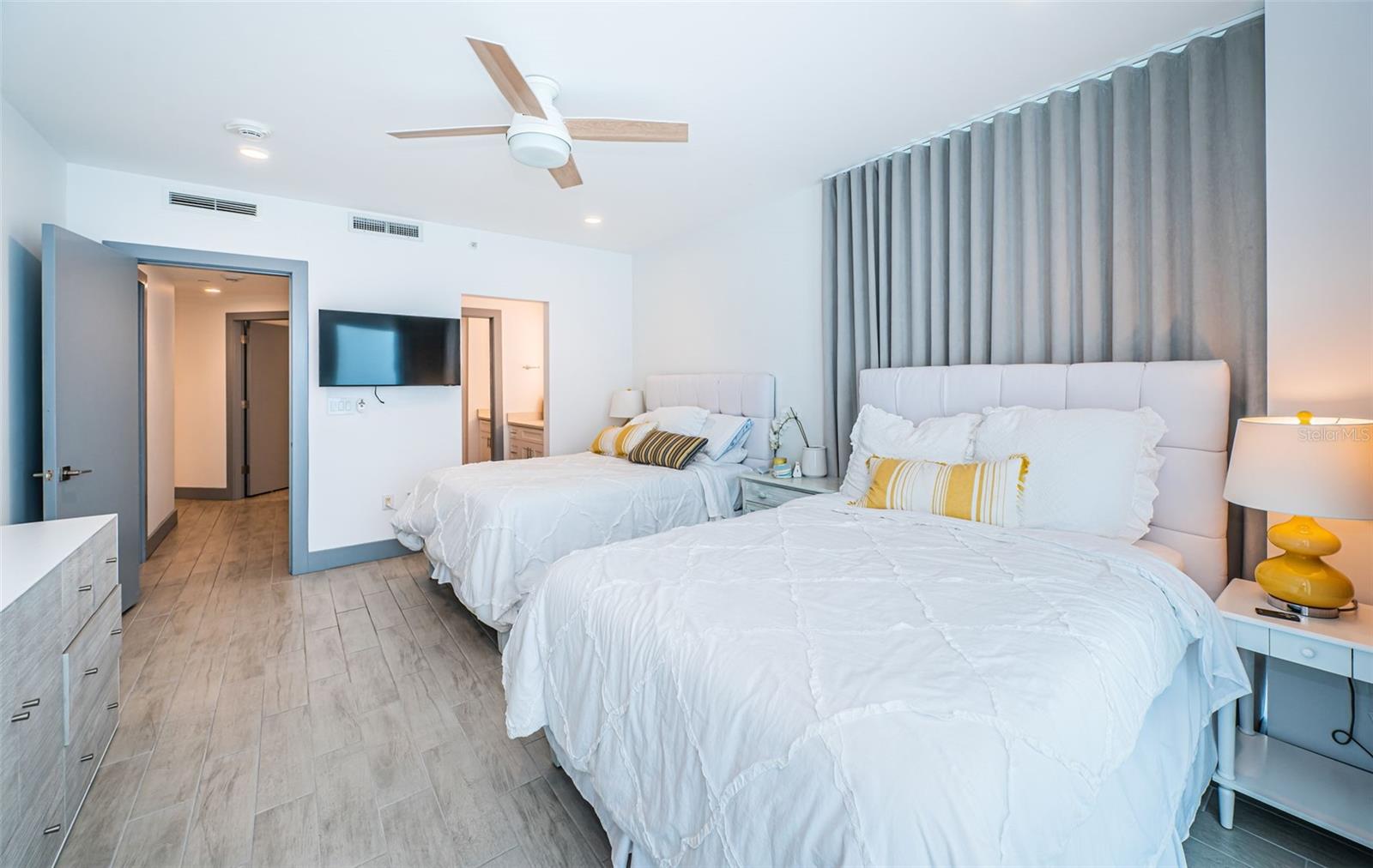 TB8412005 Property Photo