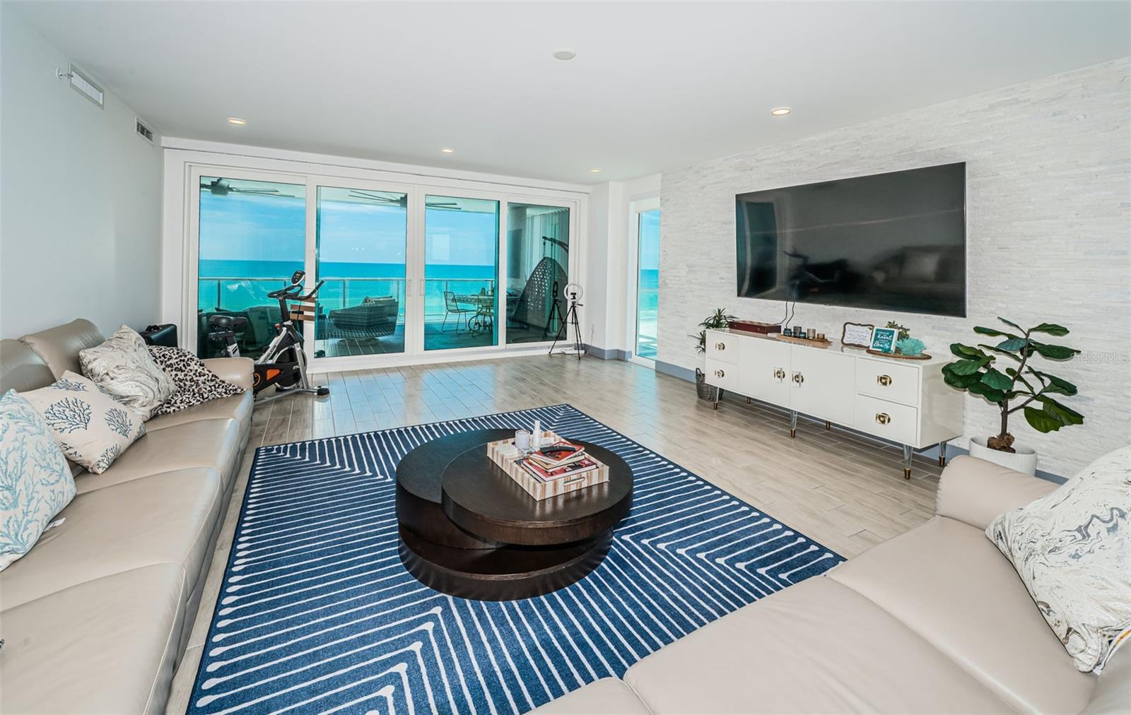 TB8412005 Property Photo