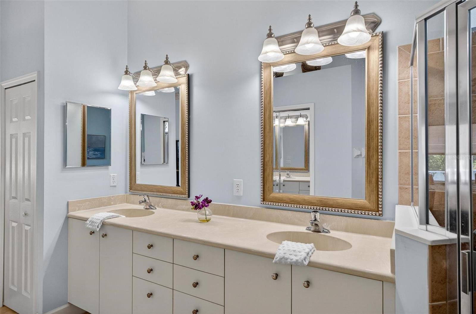 8 HIDDEN LAKE WAY, PALM COAST, FL, 32137