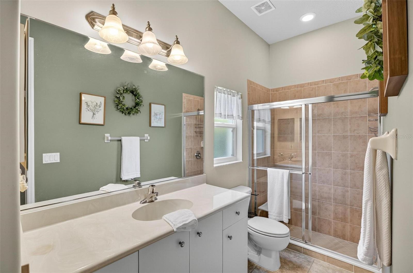 8 HIDDEN LAKE WAY, PALM COAST, FL, 32137