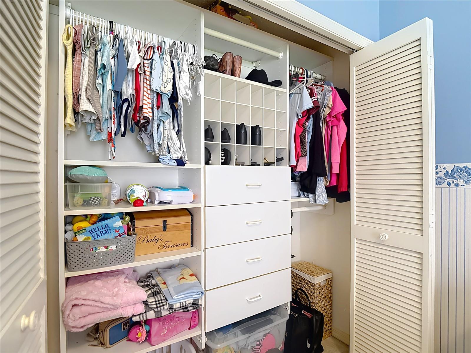 Custom closet for bedroon 2