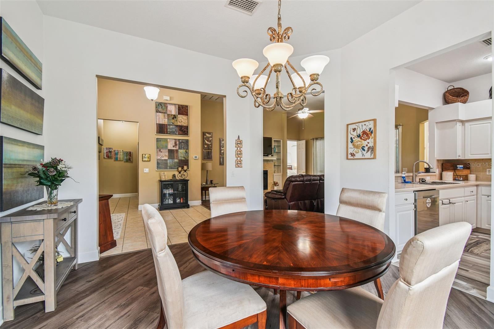 W7877730 Property Photo