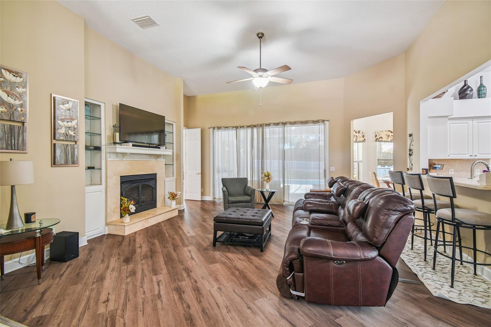 W7877730 Property Photo