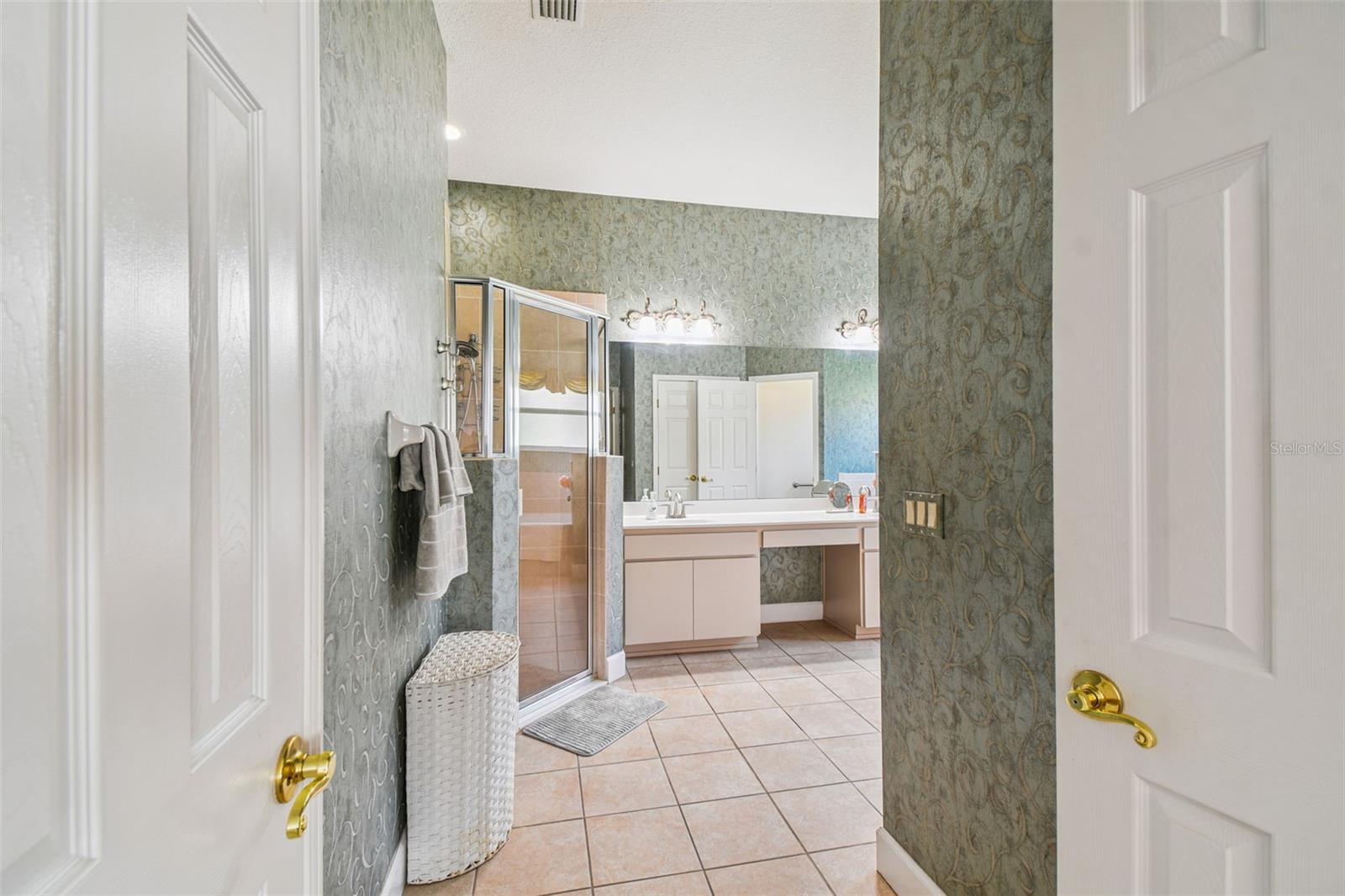 W7877730 Property Photo
