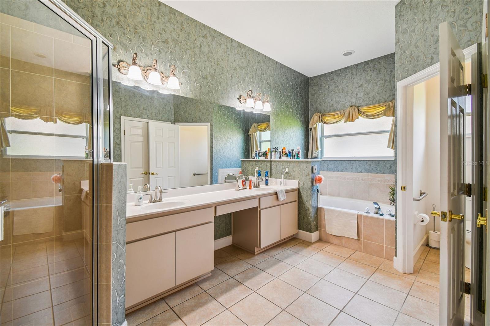 W7877730 Property Photo