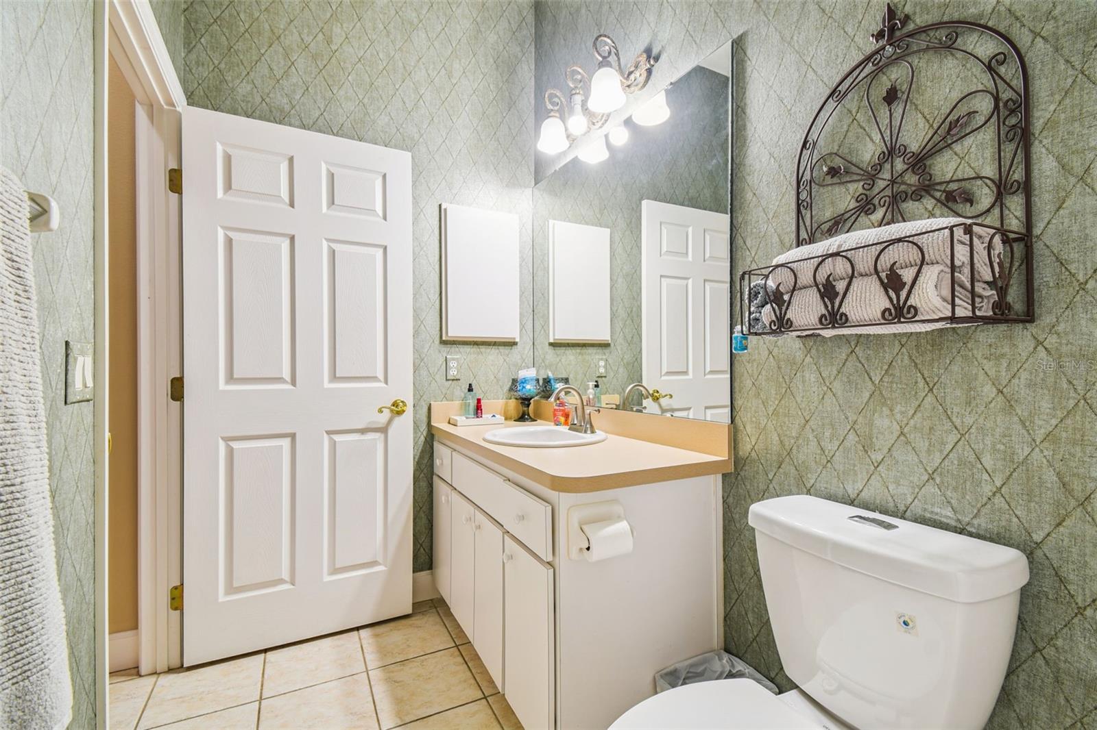 W7877730 Property Photo