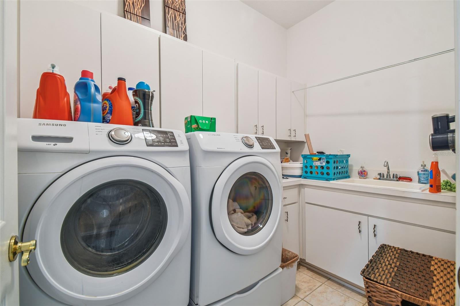 W7877730 Property Photo