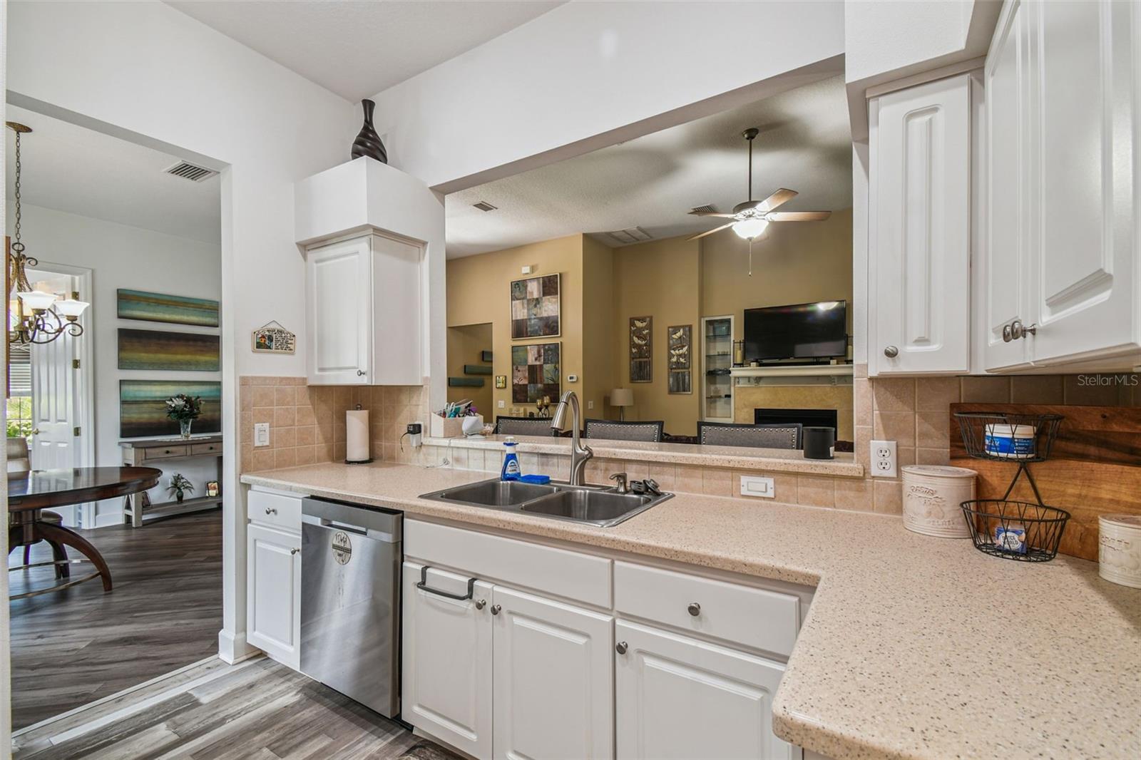W7877730 Property Photo