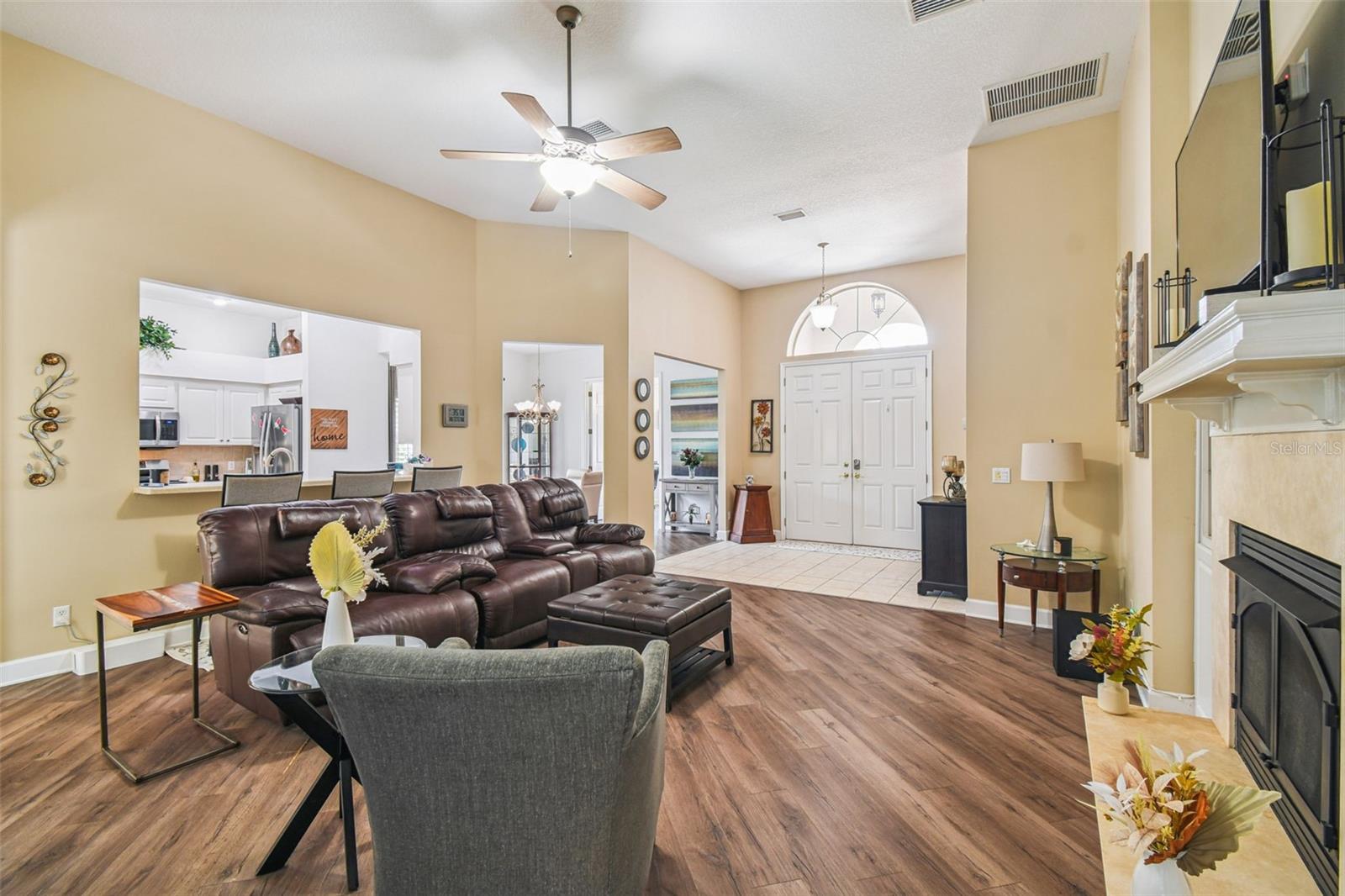 W7877730 Property Photo