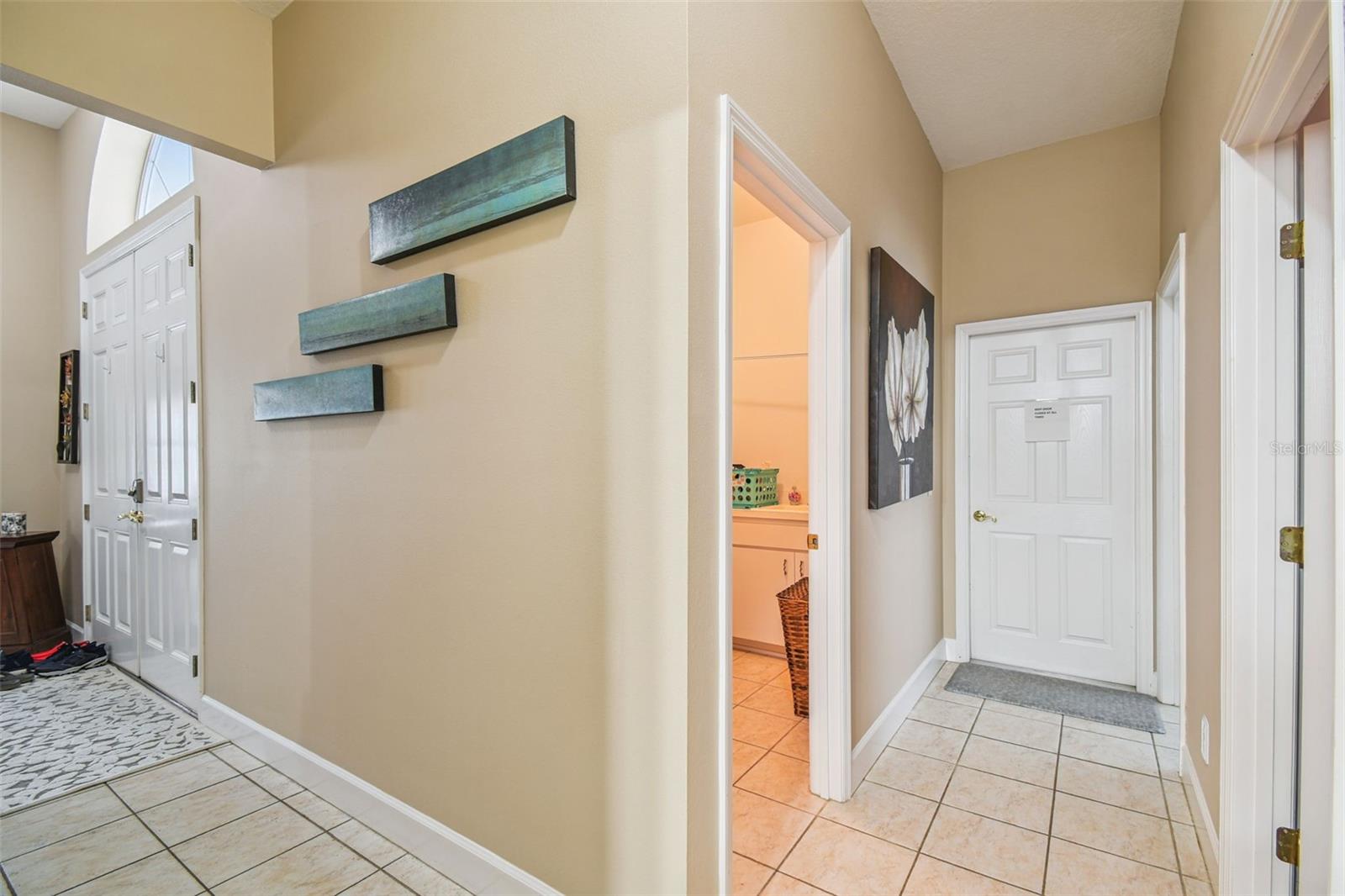 W7877730 Property Photo