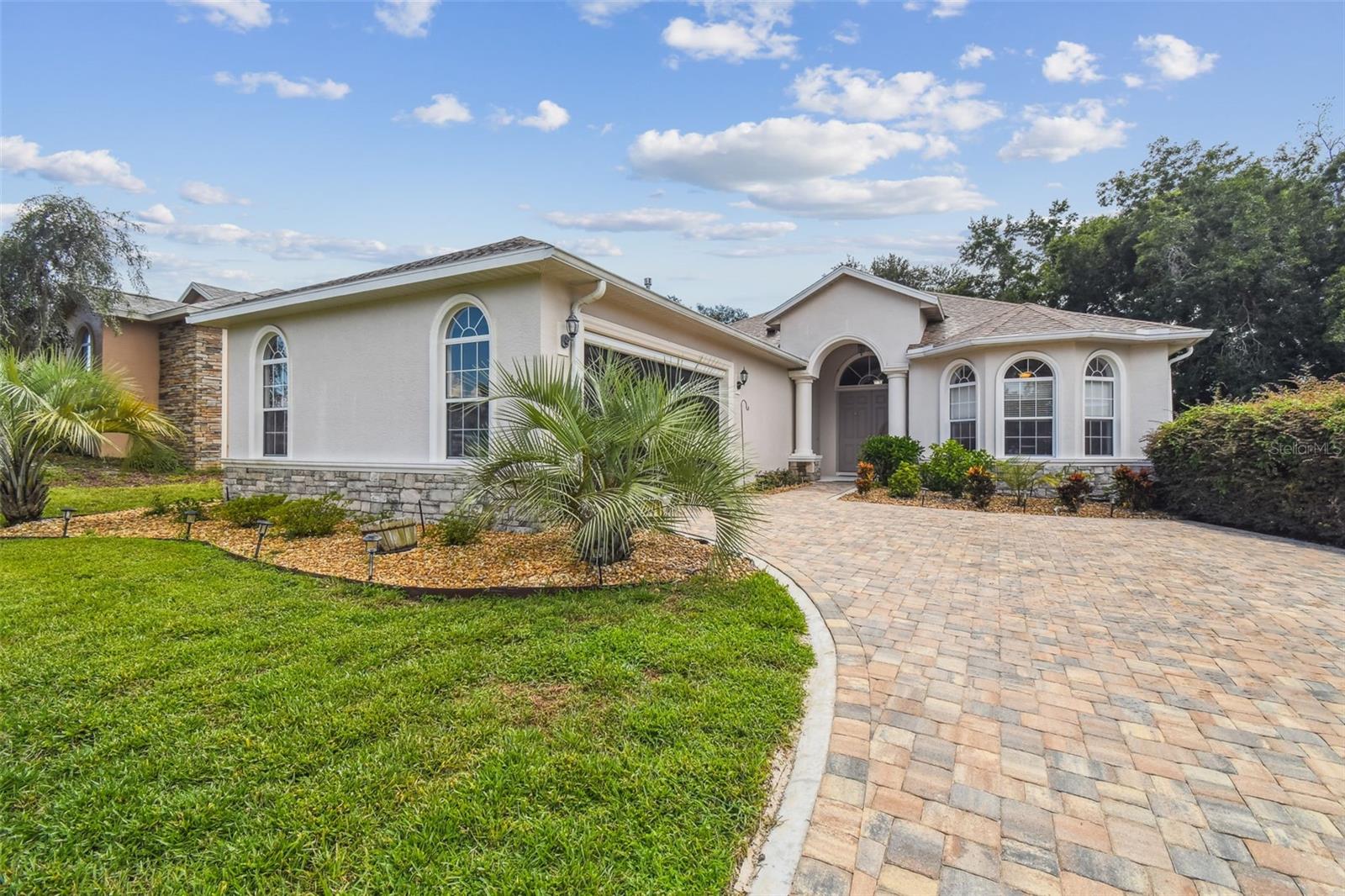 W7877730 Property Photo