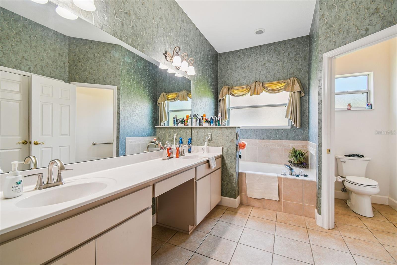 W7877730 Property Photo