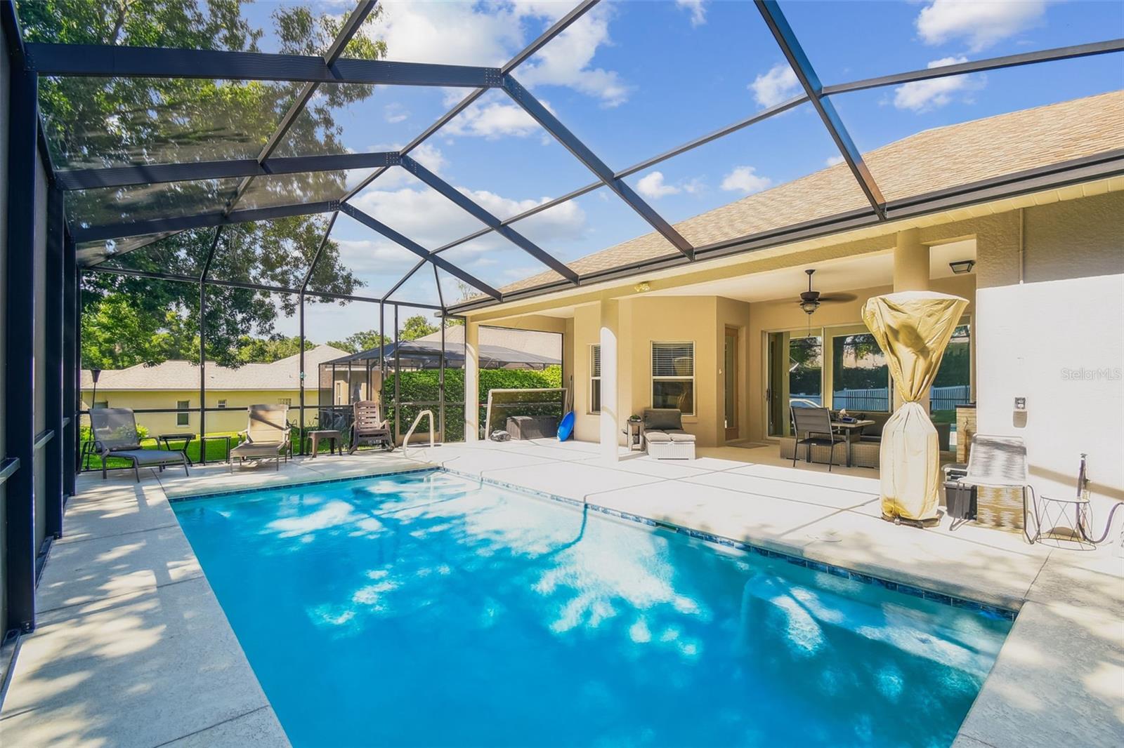 W7877730 Property Photo