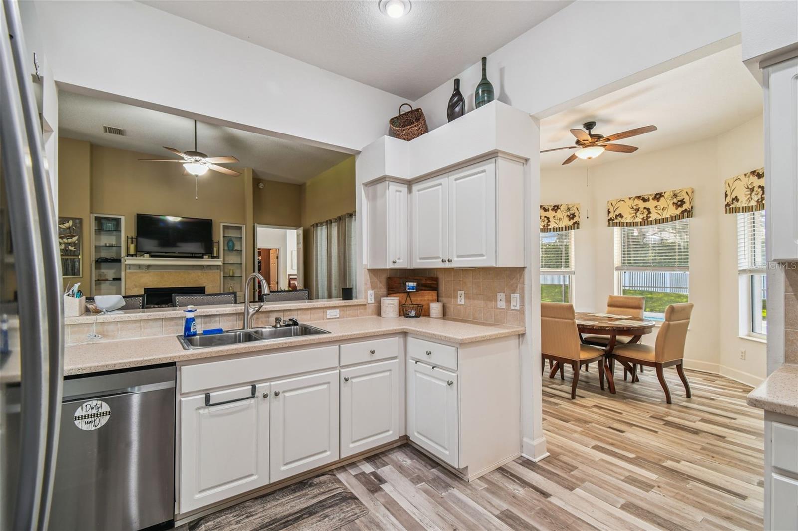 W7877730 Property Photo