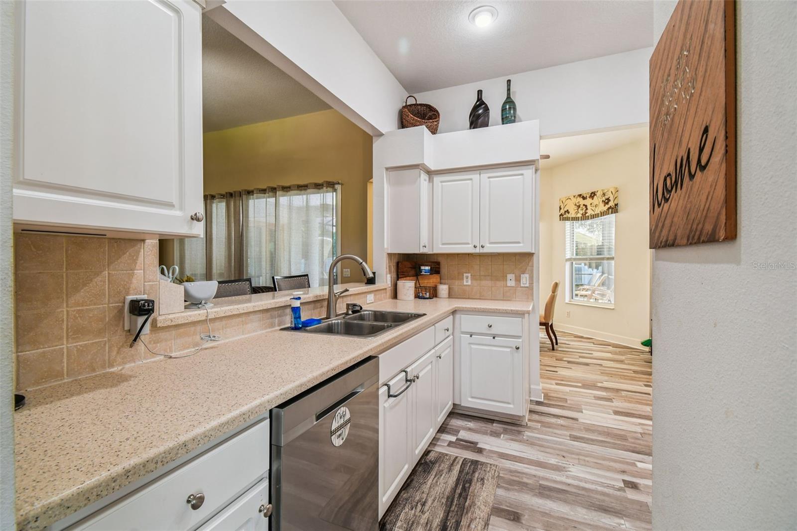 W7877730 Property Photo