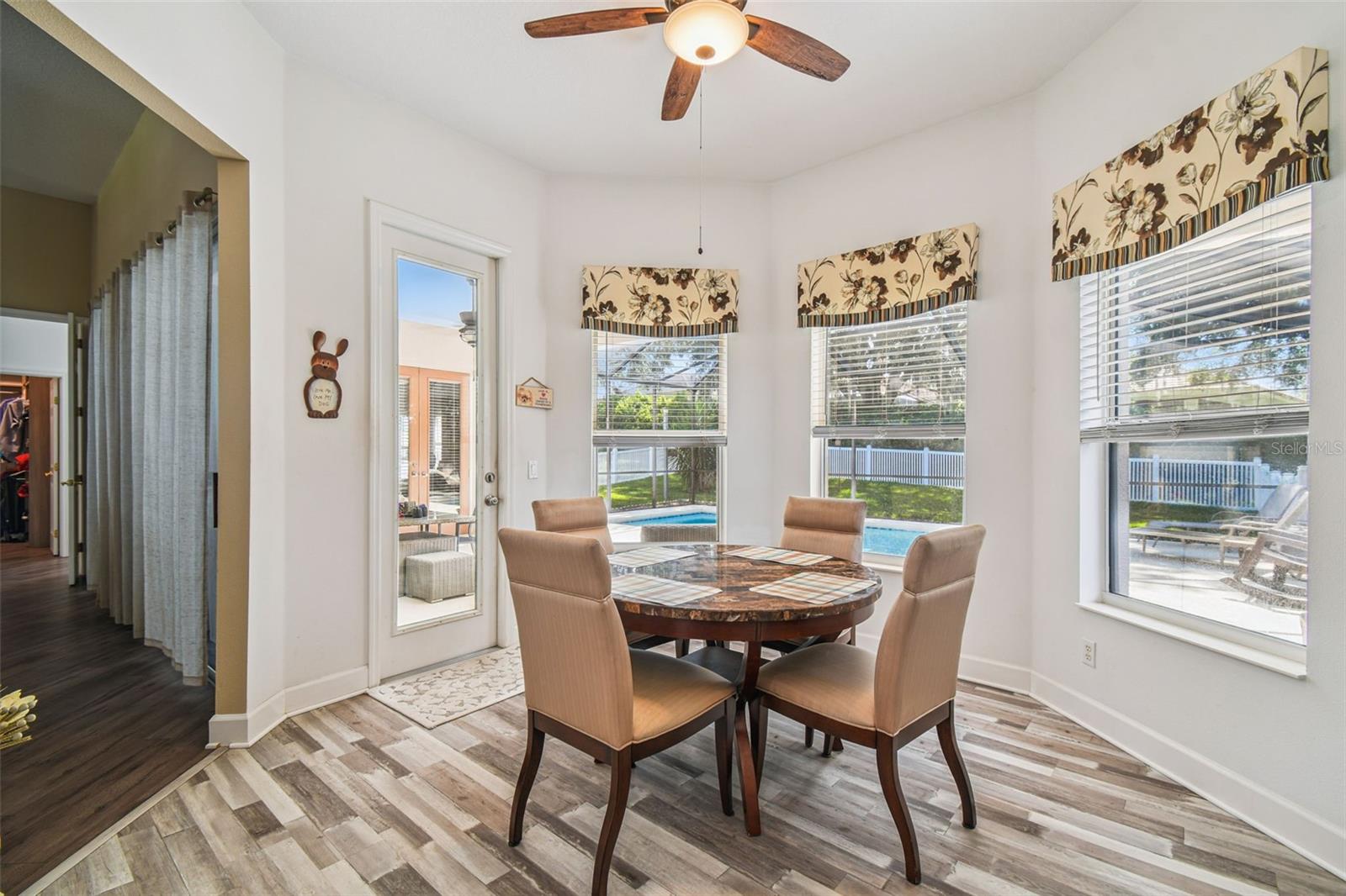 W7877730 Property Photo