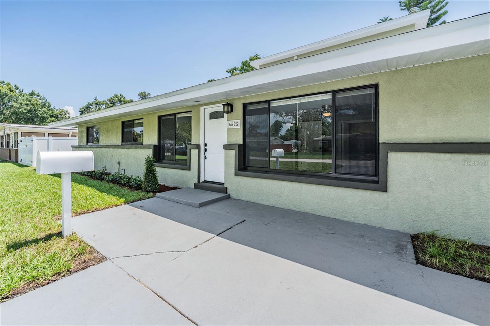 TB8412266 Property Photo