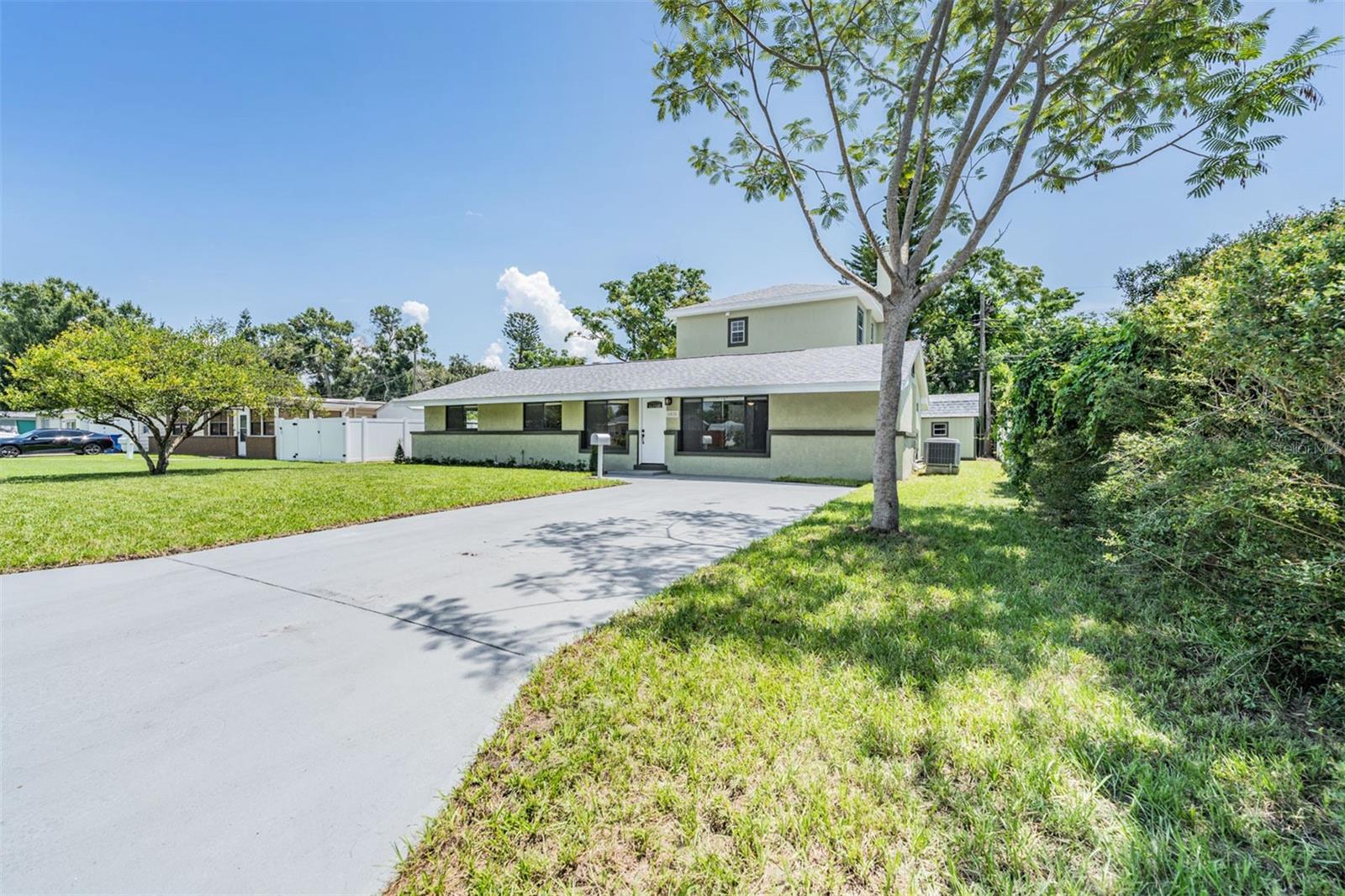 TB8412266 Property Photo