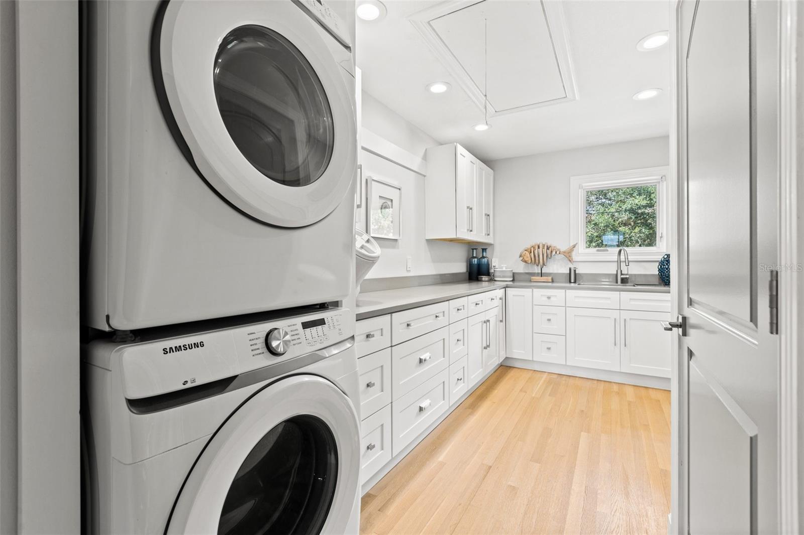 TB8412312 Property Photo