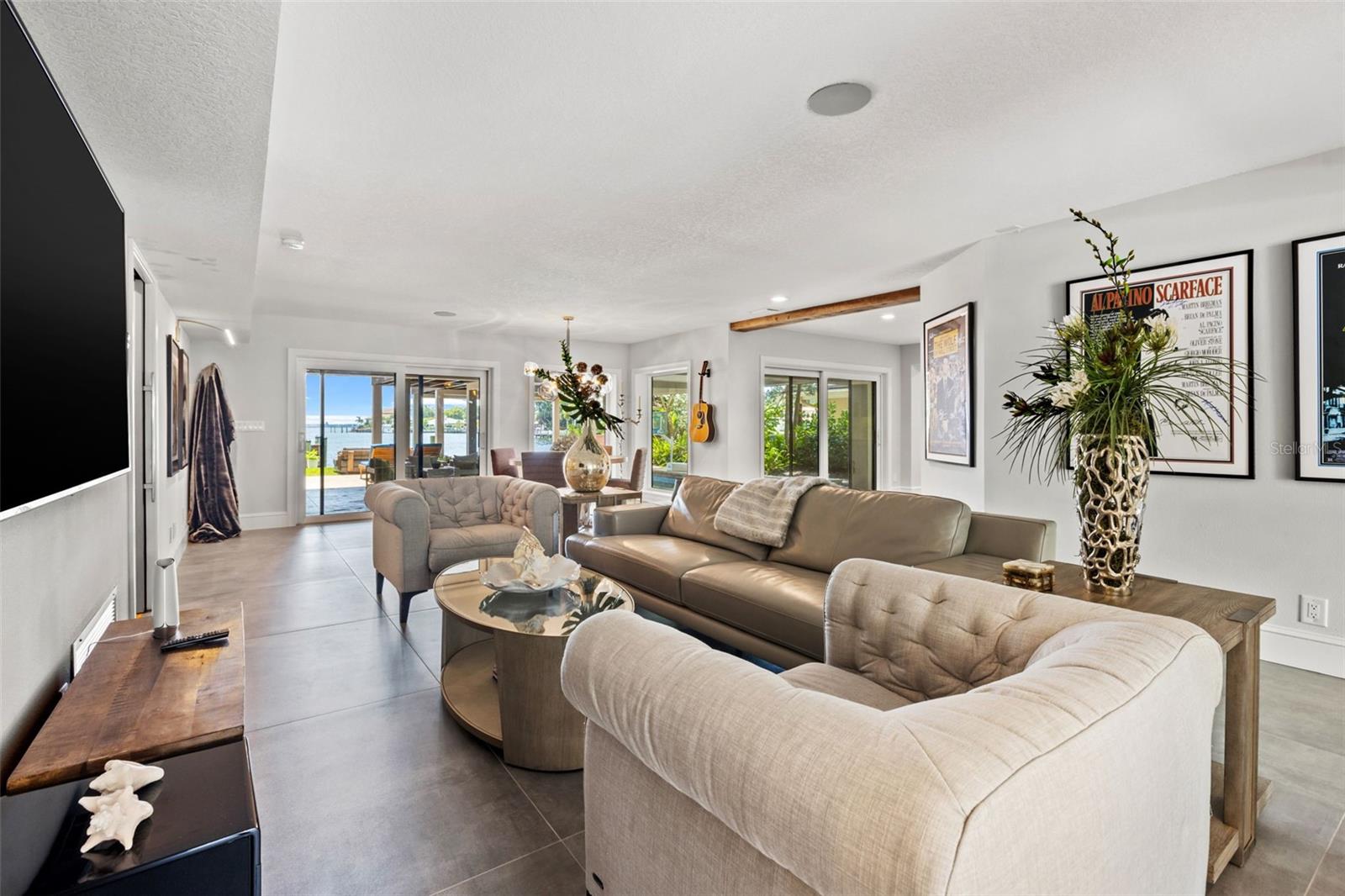 TB8412312 Property Photo