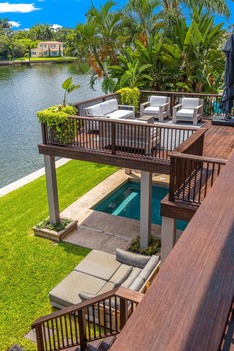 TB8412312 Property Photo