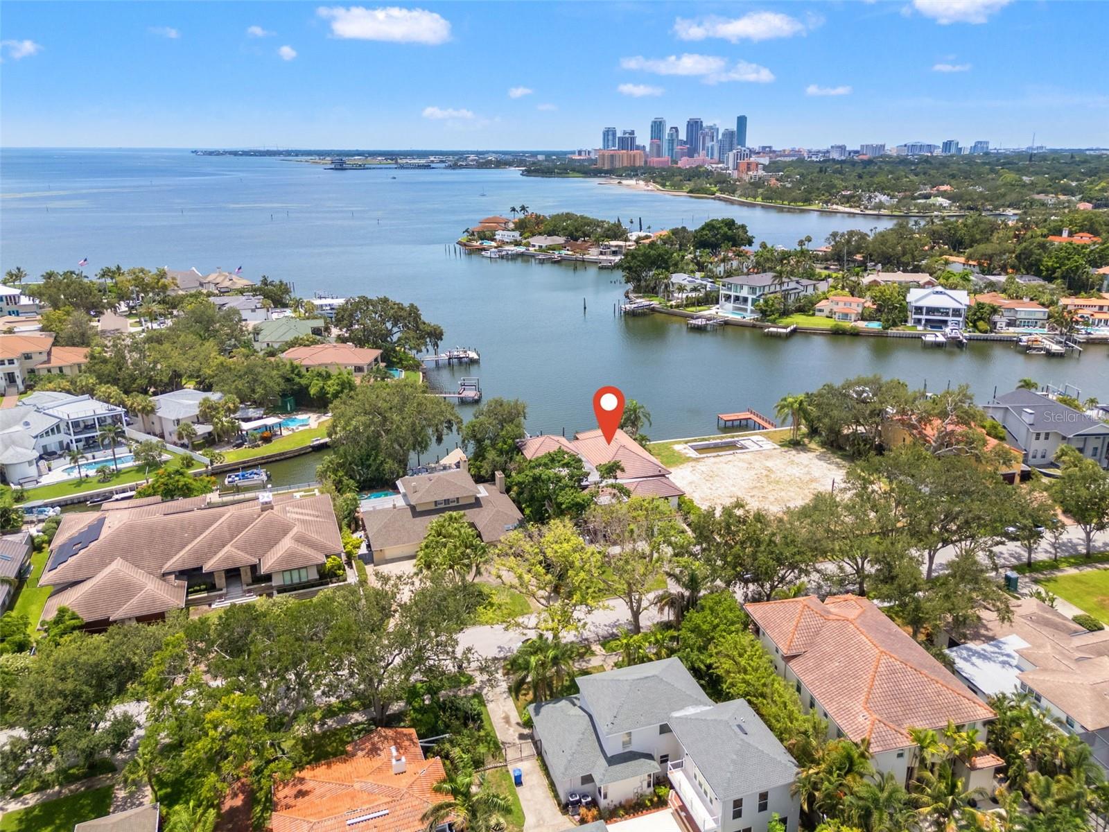 TB8412312 Property Photo