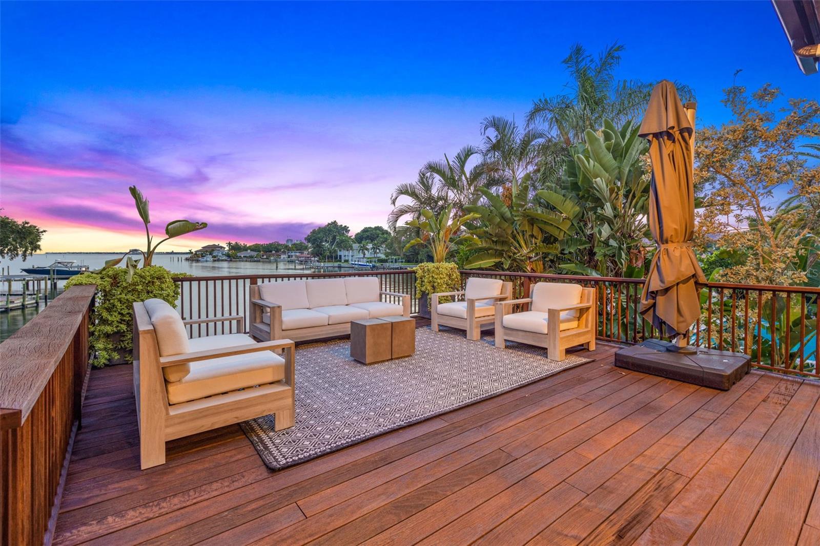 TB8412312 Property Photo