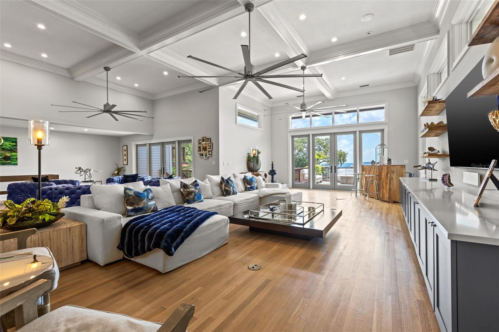 TB8412312 Property Photo