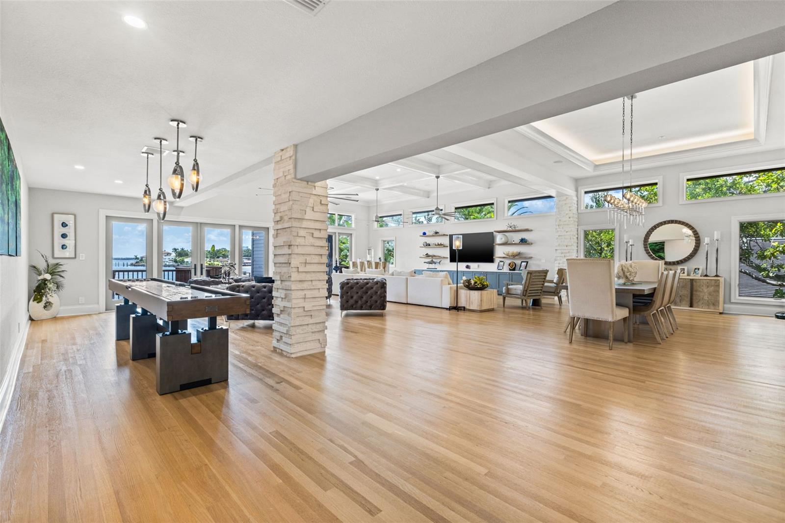 TB8412312 Property Photo