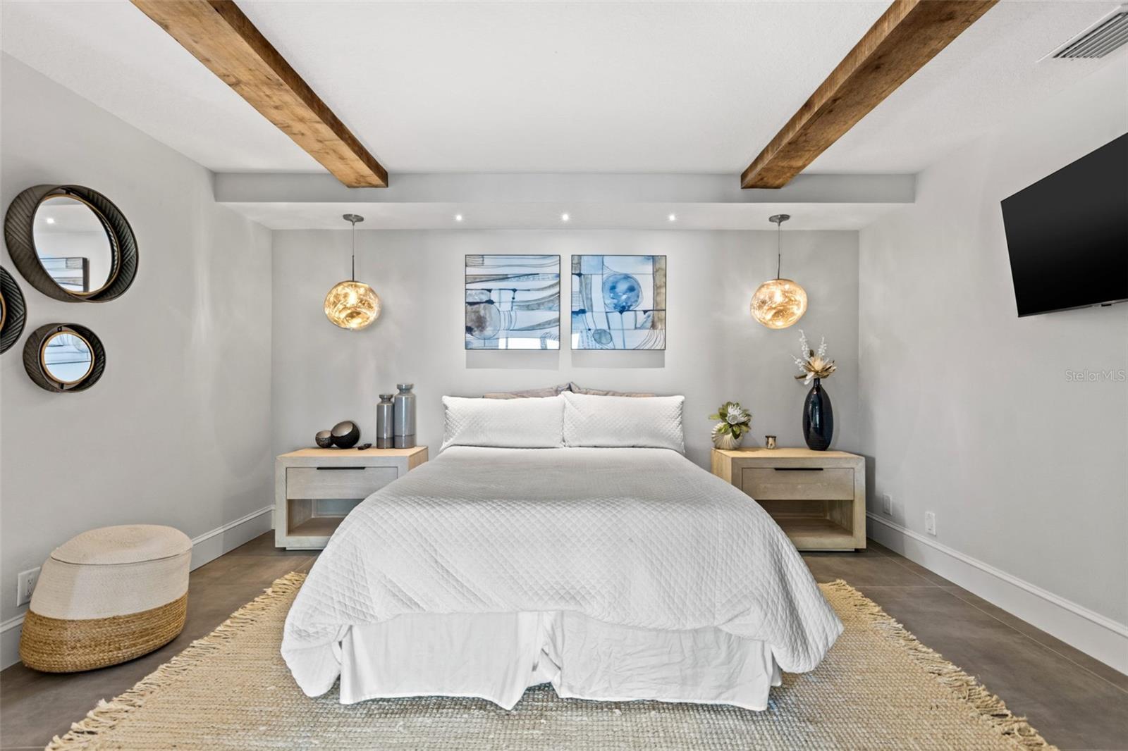 TB8412312 Property Photo