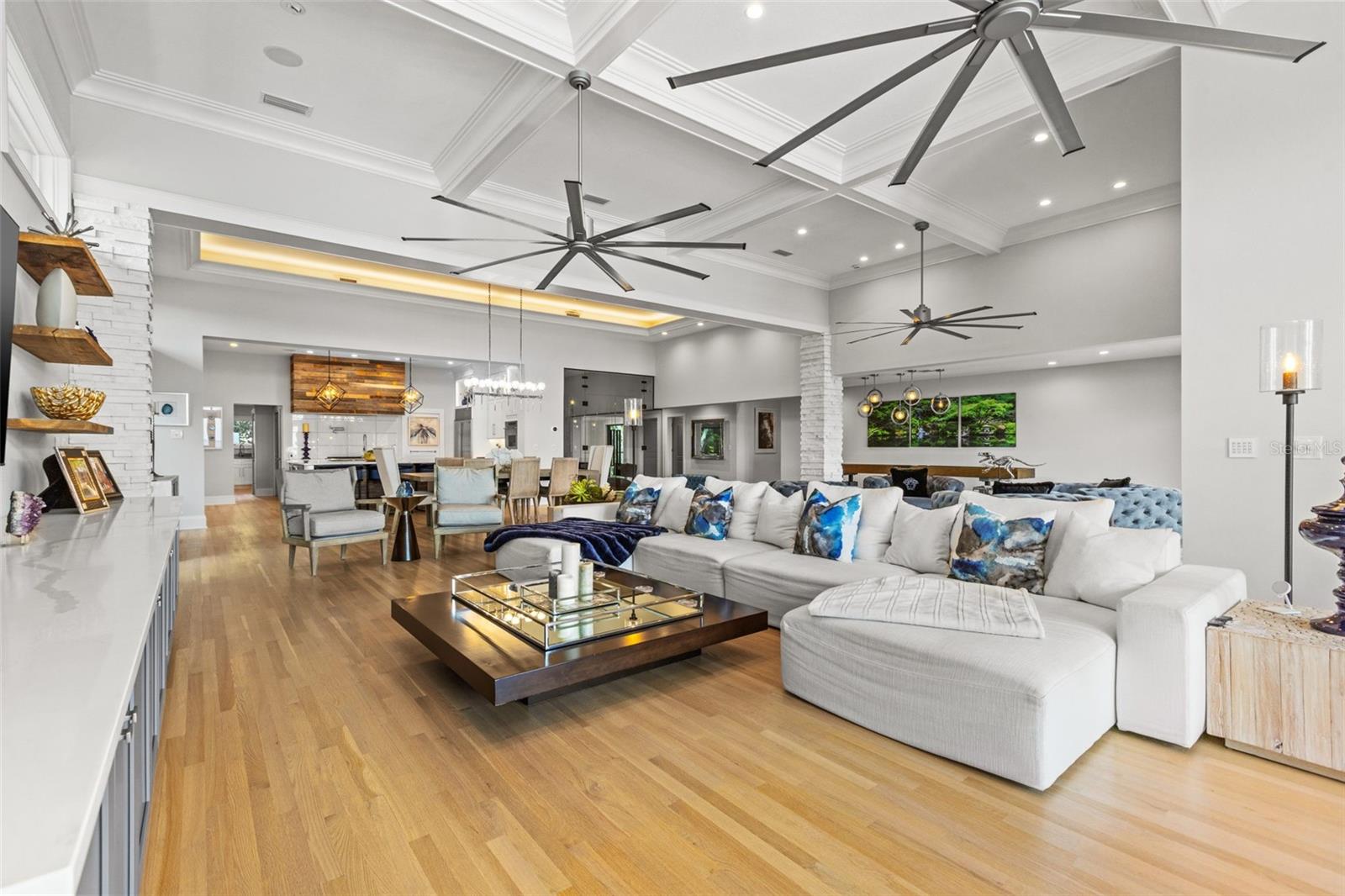 TB8412312 Property Photo