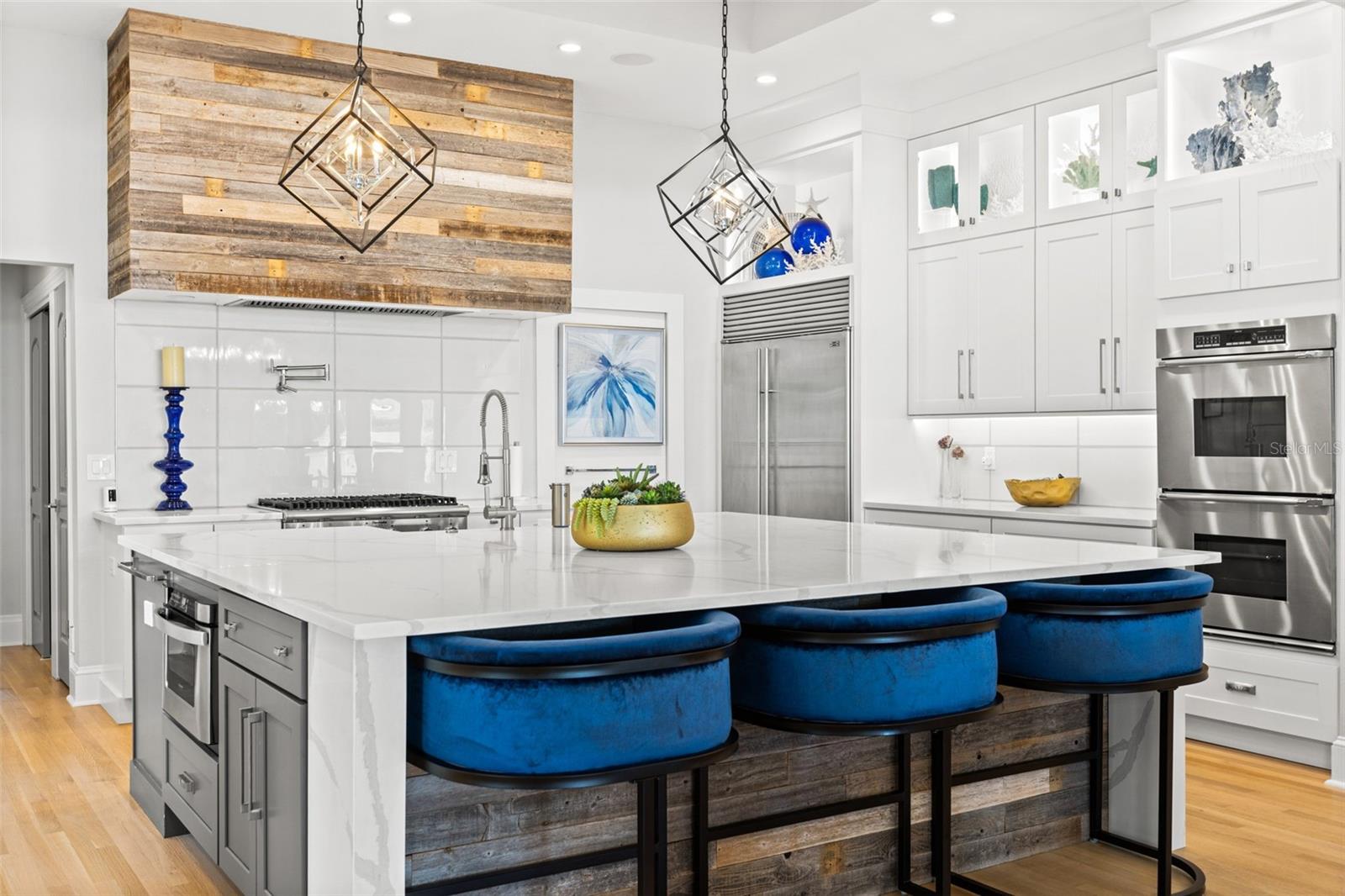 TB8412312 Property Photo