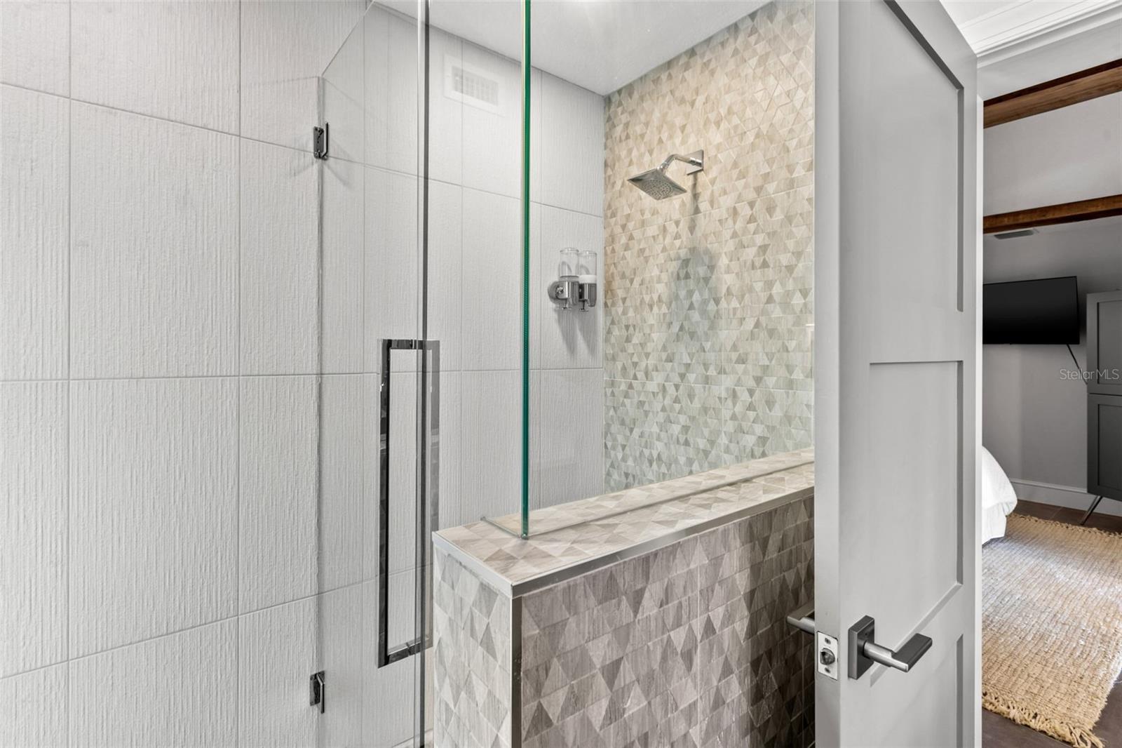 TB8412312 Property Photo